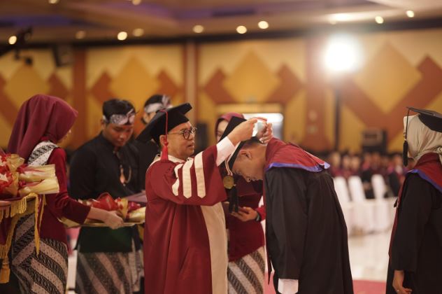 Wisuda 1