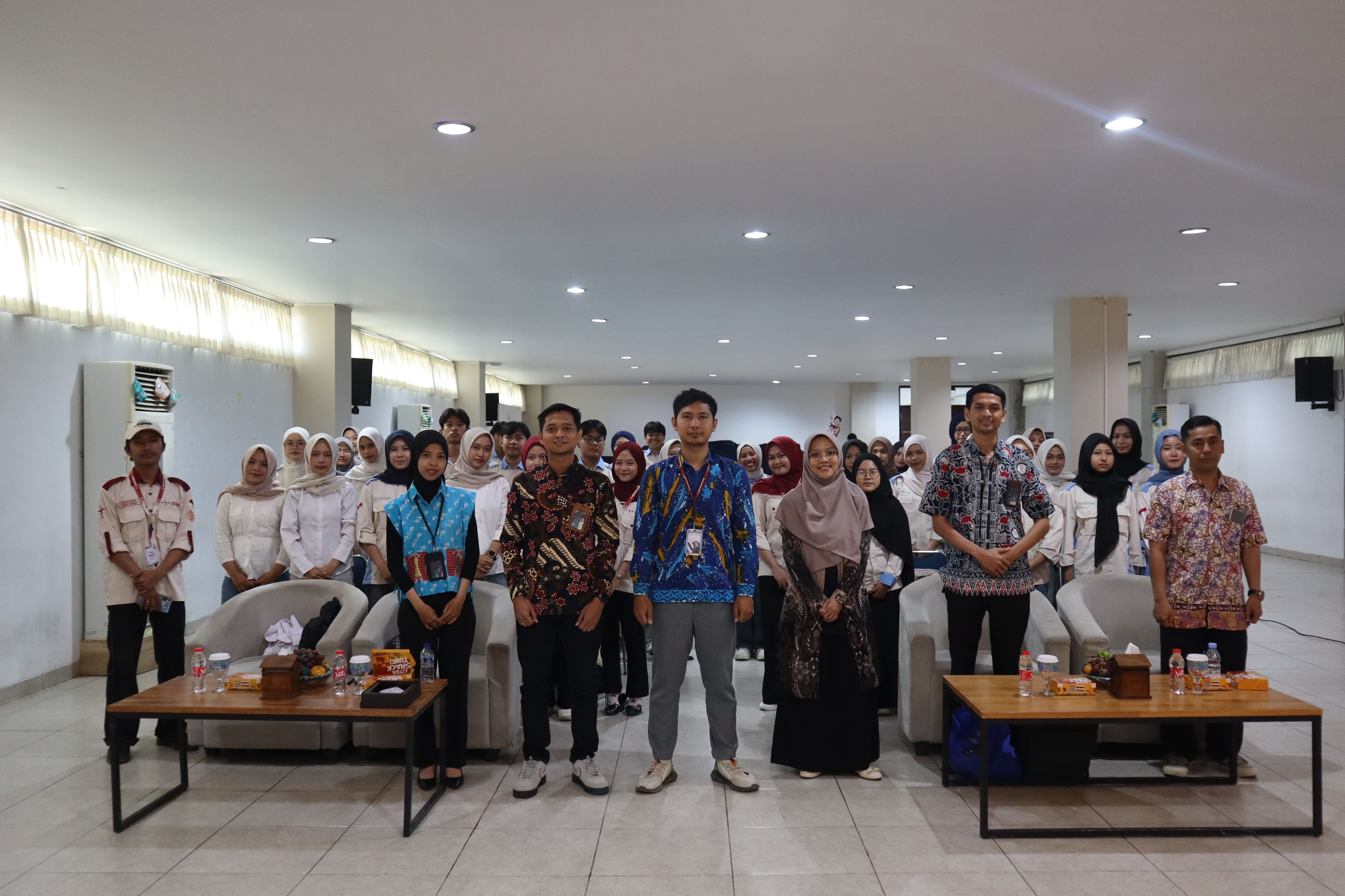 Seminar CARE 5.0 : Communication, Adaptability, Resilience, and Excellence in Pharmacy dengan PT. Kimia Farmasi Apotek