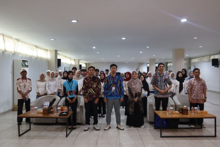 Seminar CARE 5.0 : Communication, Adaptability, Resilience, and Excellence in Pharmacy dengan PT. Kimia Farmasi Apotek