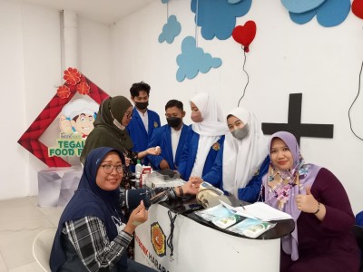 Pengabdian Kepada Masyarakat (PKM) dan Flyering di Pasific Mall Kota Tegal