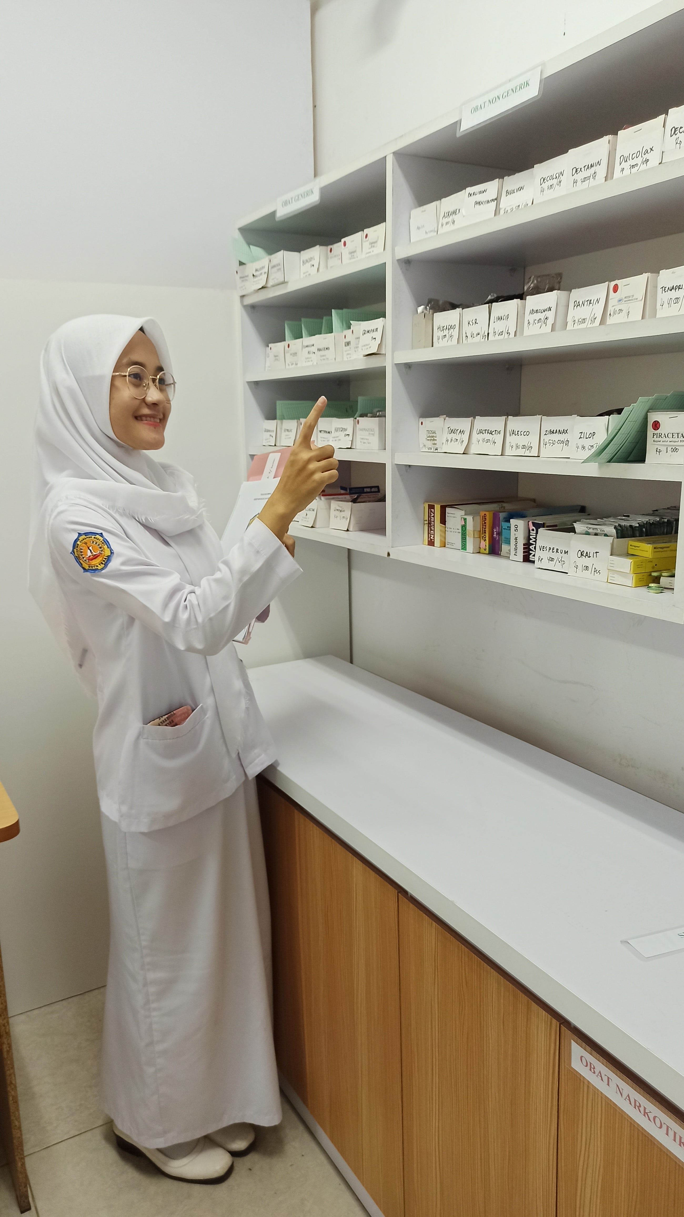 LABORATORIUM 6 (SIMULASI APOTEK)