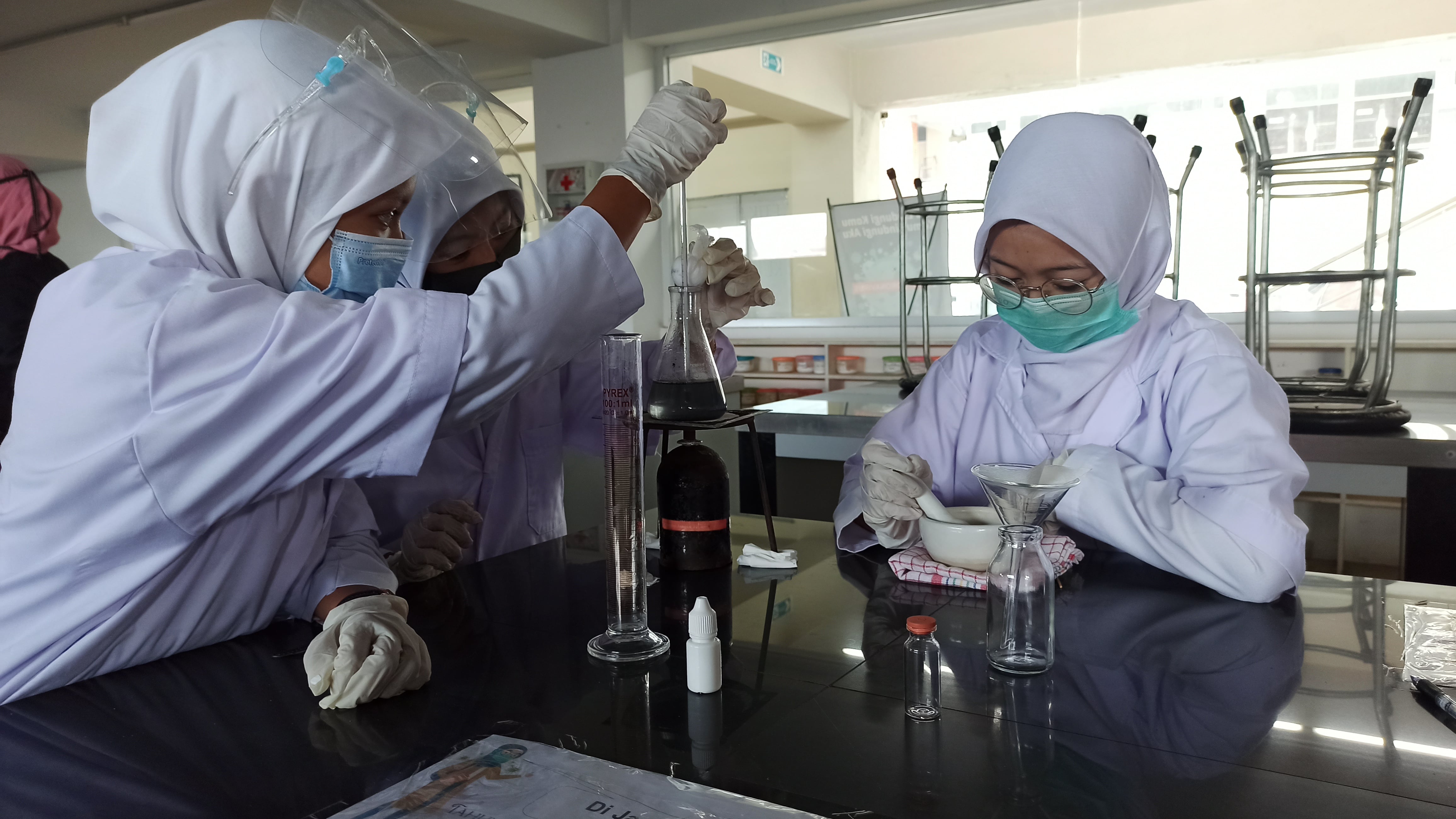 LABORATORIUM 2 (TEKNOLOGI FARMASI)