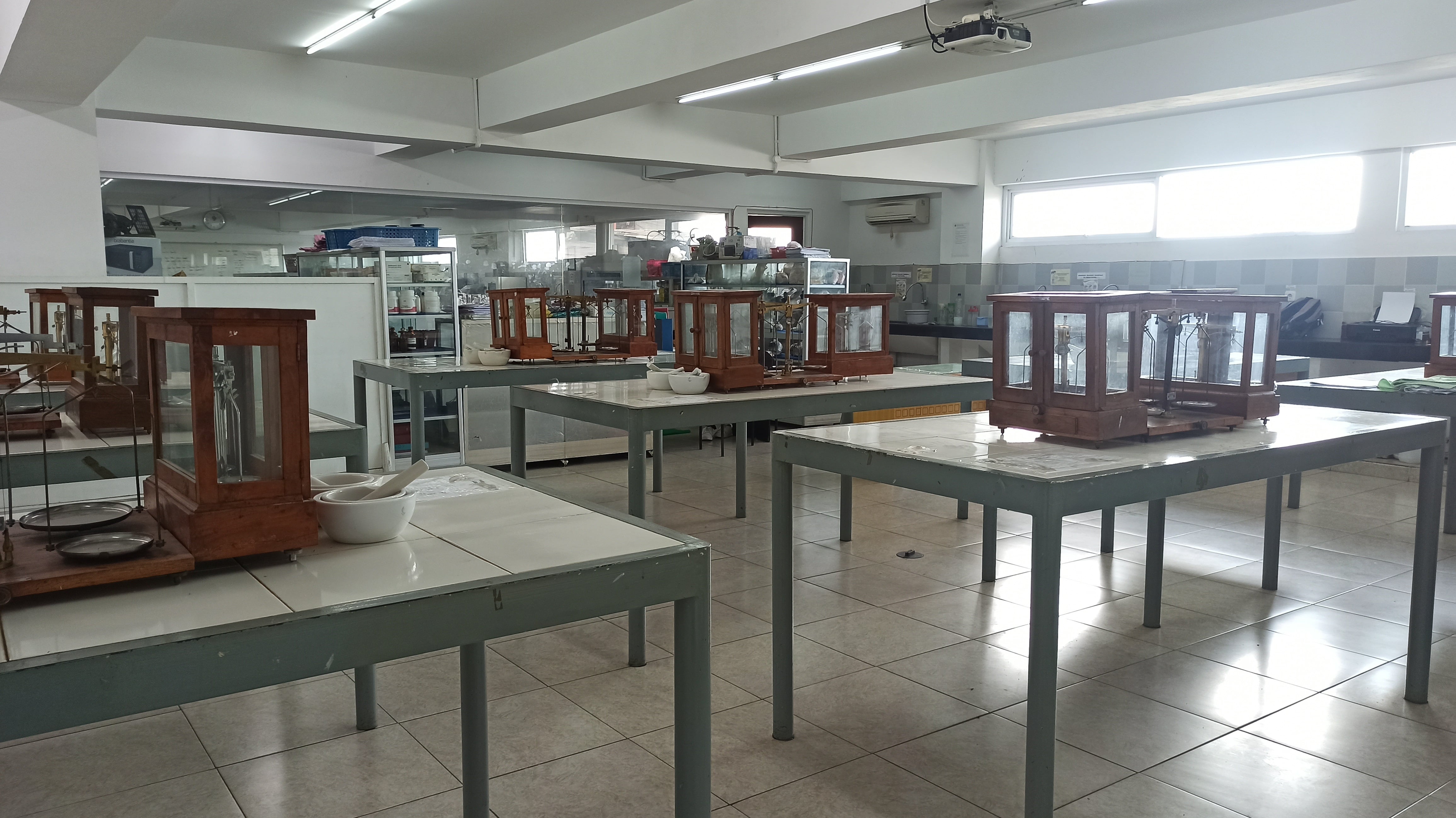 LABORATORIUM 1 (FARMASETIKA)