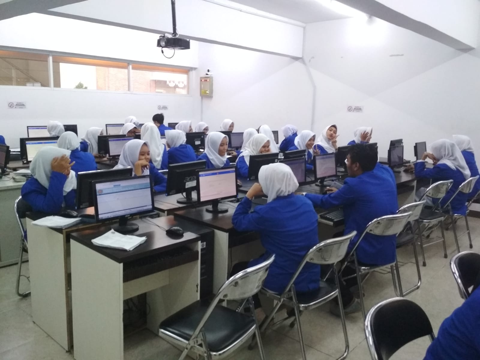 LABORATORIUM KOMPUTER