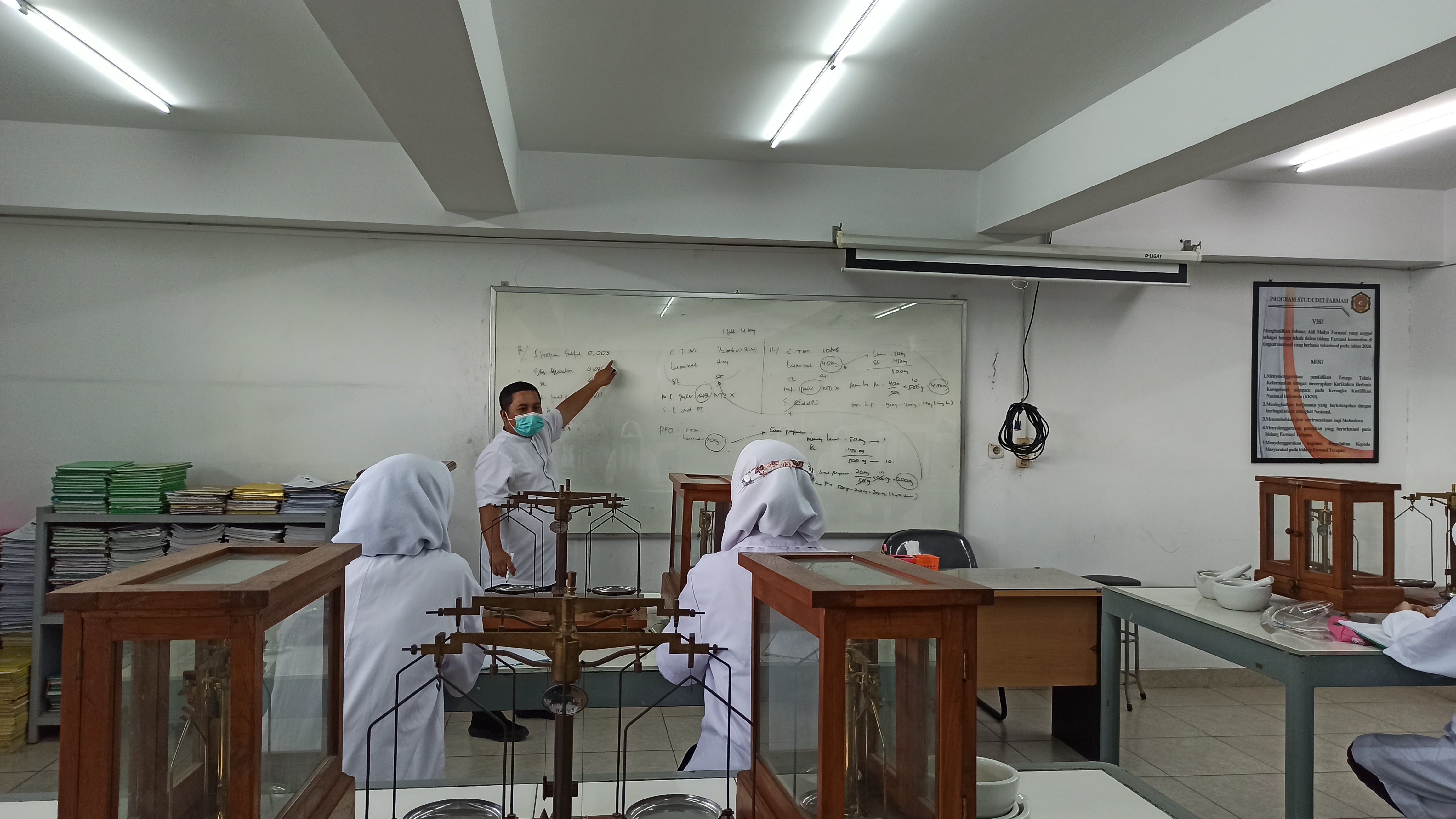 LABORATORIUM 1 (FARMASETIKA)