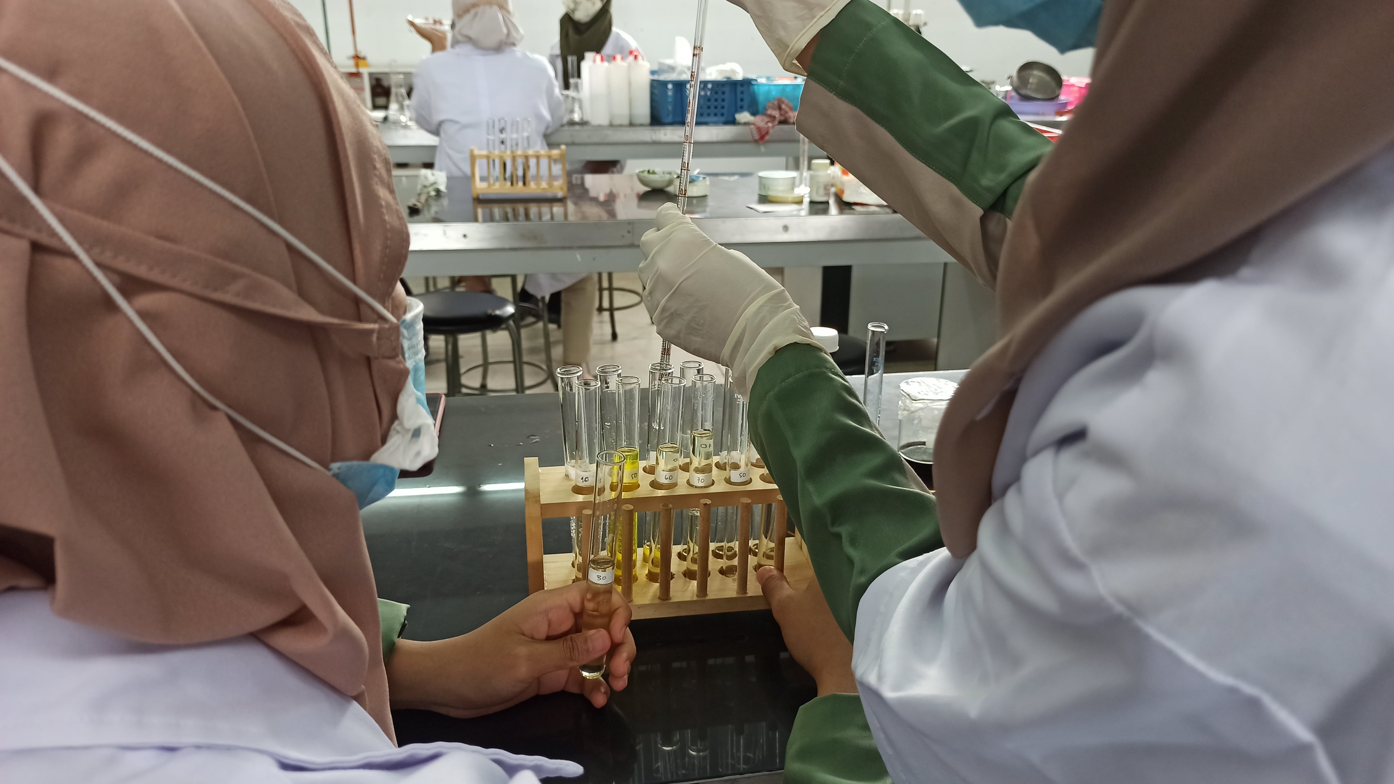 LABORATORIUM 4 (KIMIA)